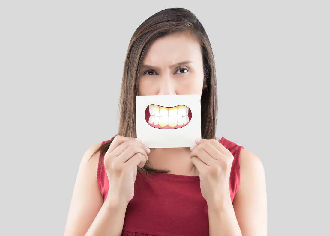 Vodič o zubnom kamenacu: Simptomi, uzroci i prirodne metode prevencije i lečenja uz pomoć paste za zube na bazi gline.